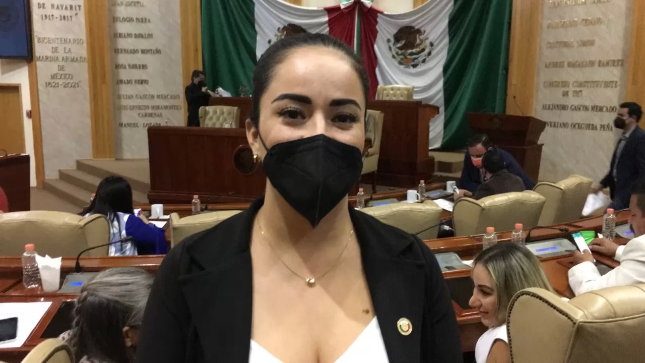 Alba Cristal abre las puertas del legislativo a los Ayuntamientos