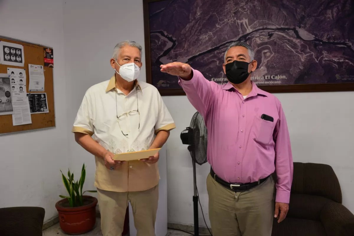 Toman protesta a Alberto Martínez como director de Comunicación Social