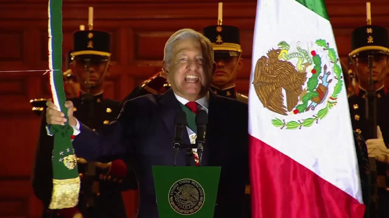 Conmemora AMLO el 211 aniversario del Independencia de México