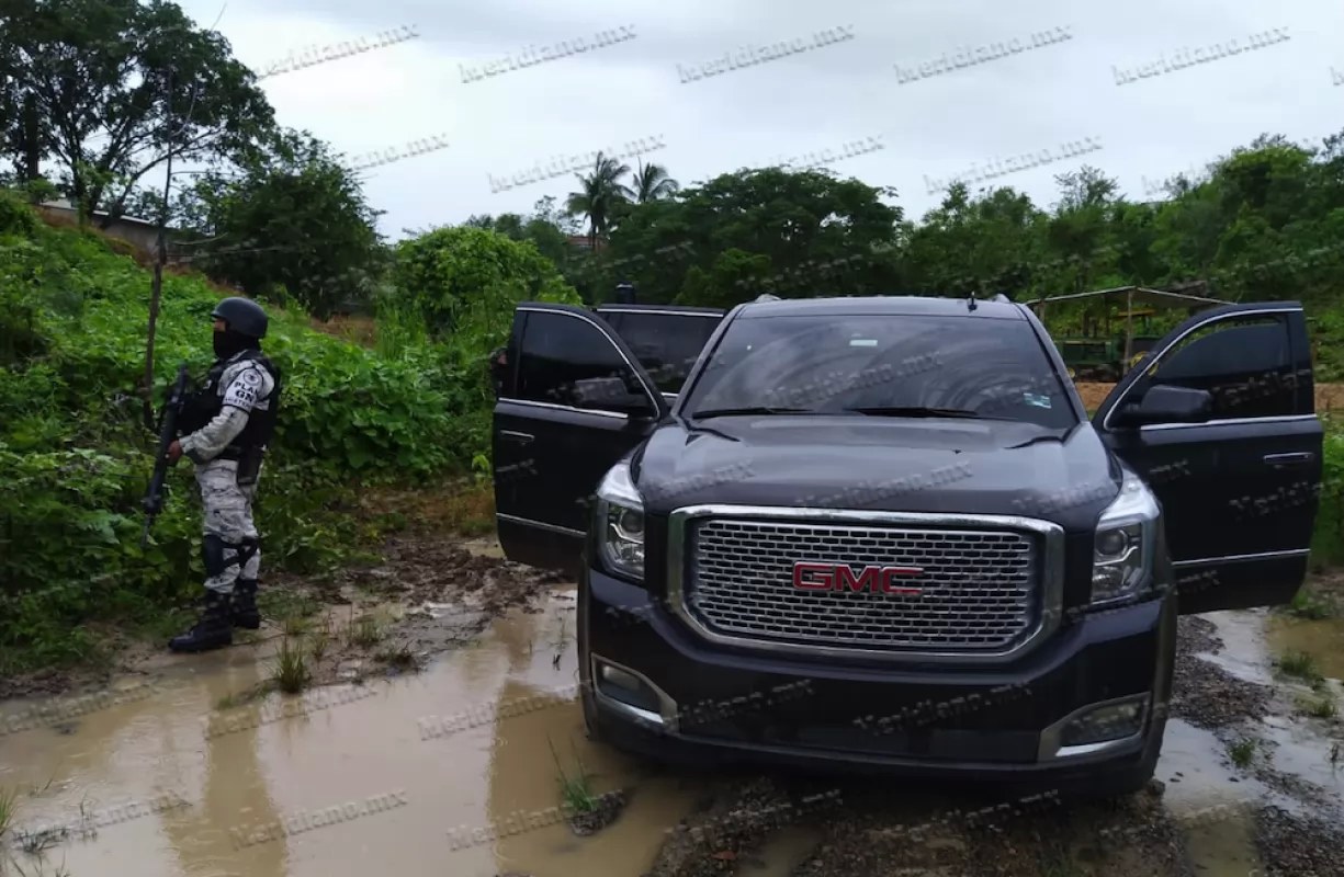 ¡guardia nacional aseguró camioneta con equipo militar!