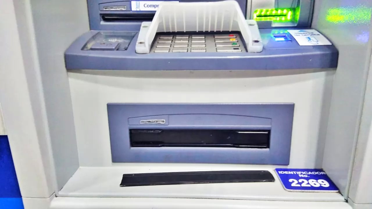 Advierten por nuevo modus operandi de robo de tarjetas en cajeros