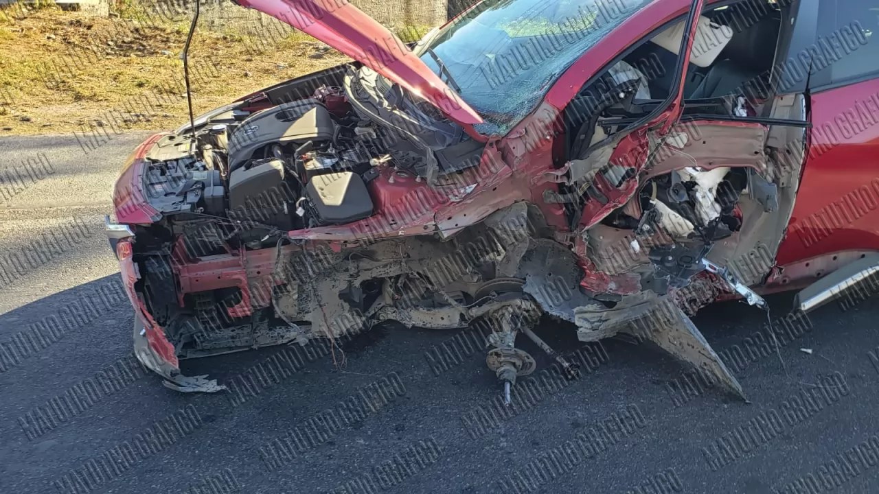 Mujer alcoholizada se impacta en el libramiento
