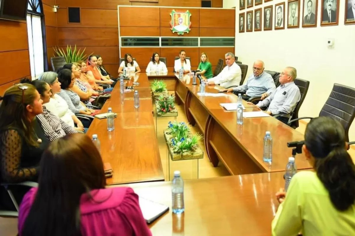 Celebra Navarro Quintero la incursión de mujeres en la industria constructora