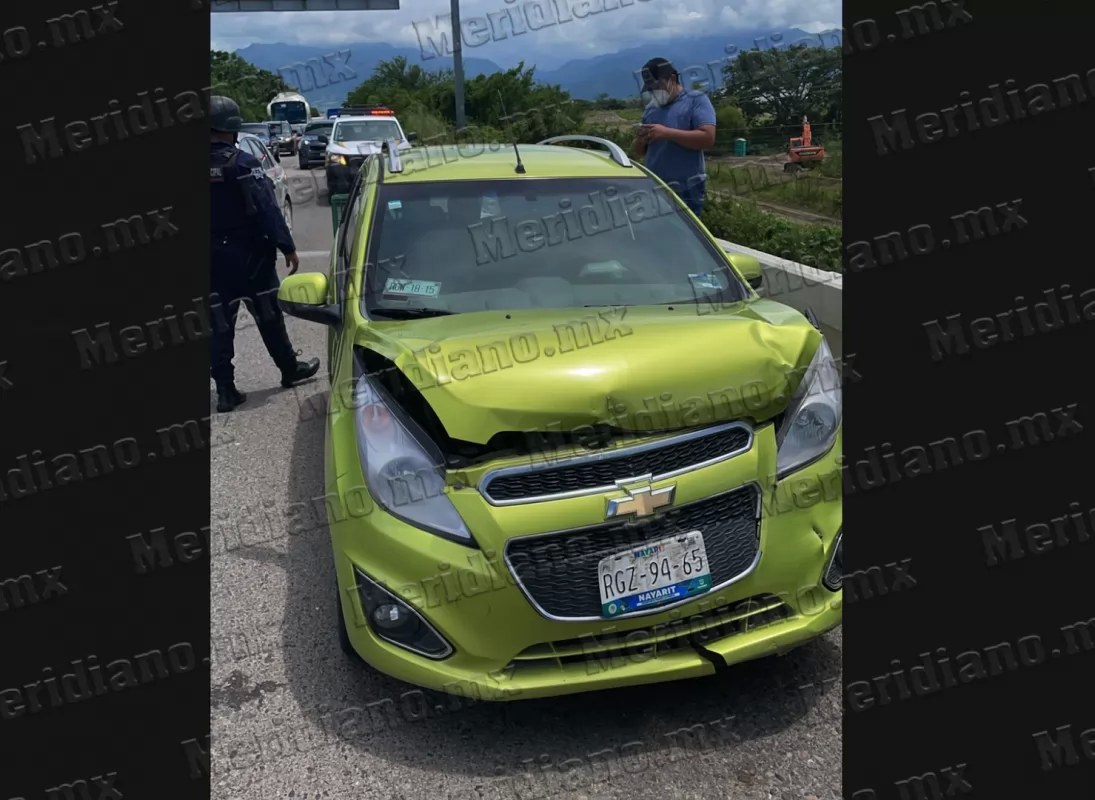 ¡choque “laminero”  en el puente ameca!