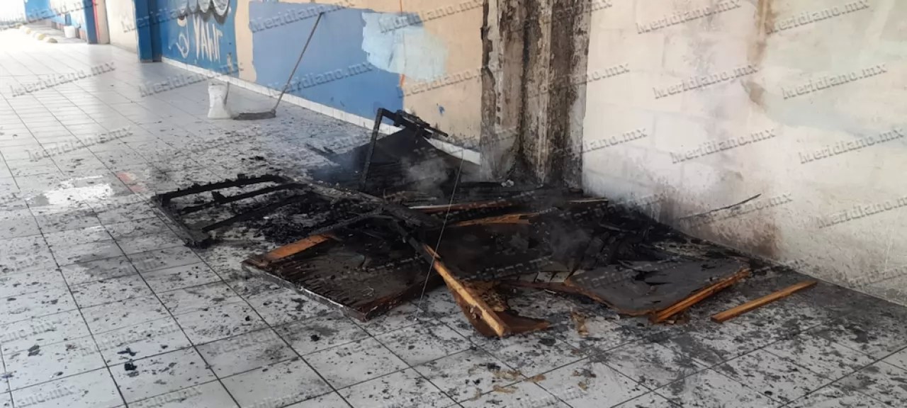 ¡vándalos queman un puño de madera!