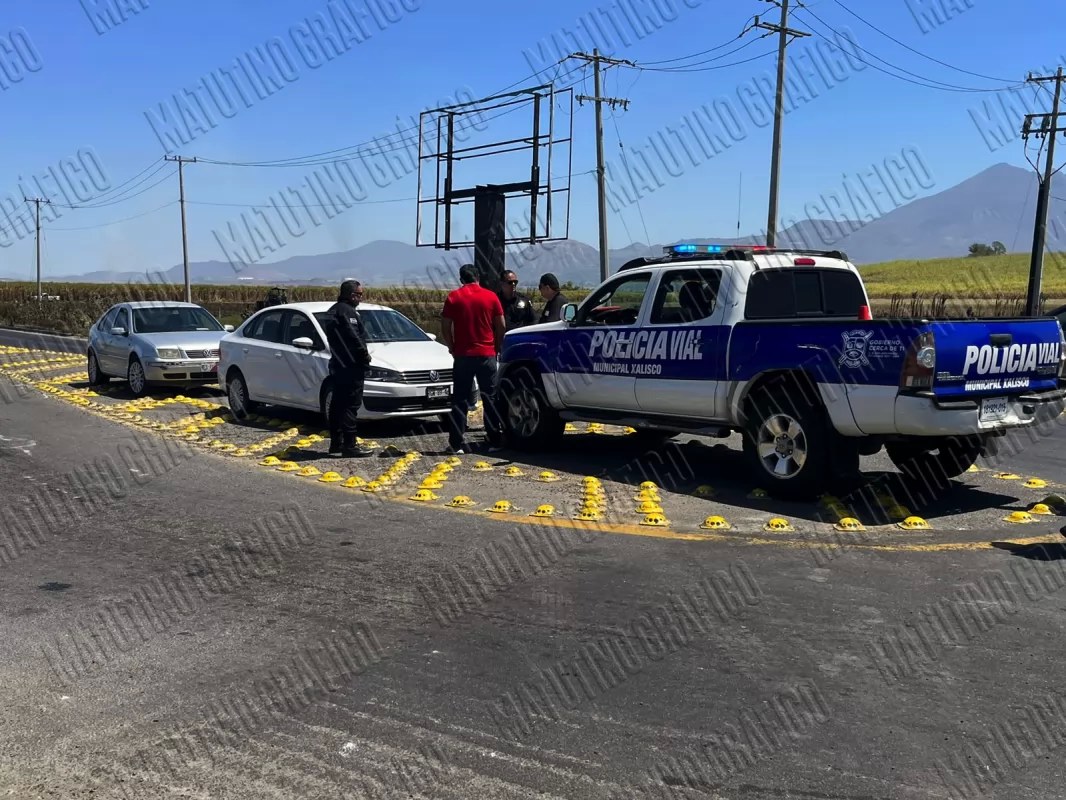 Lesionado motociclista al pegar contra las boyas