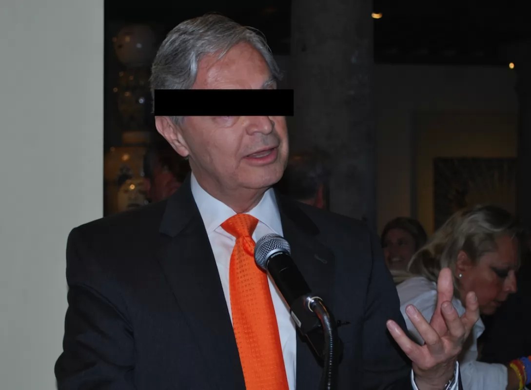 Van por Luis Ernesto Derbez; Lo acusan de fraude específico