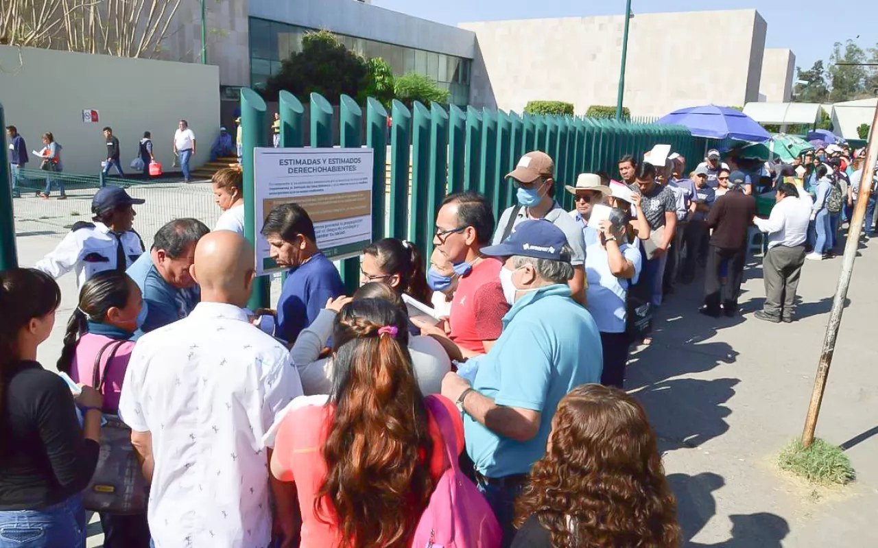 Llueven amparos contra el IMSS