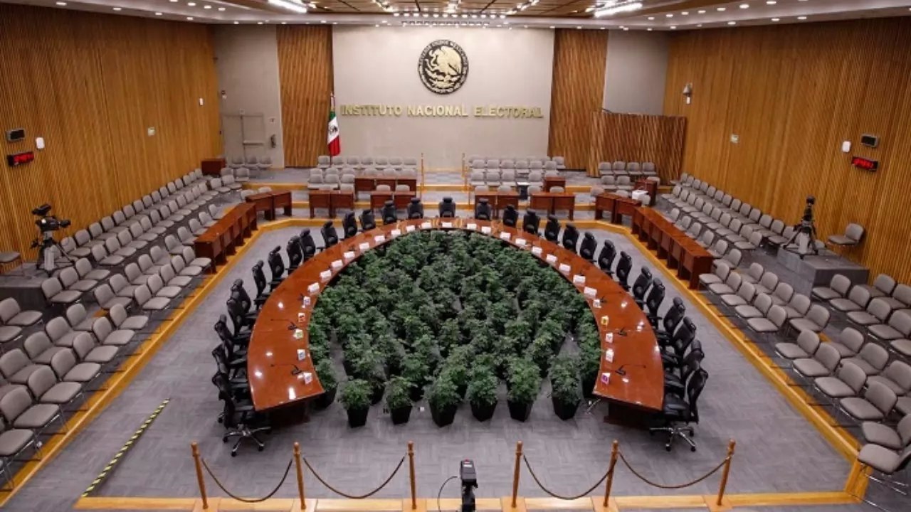 Proyecta INE destinar más de 5 mil 821 mdp para partidos en 2022