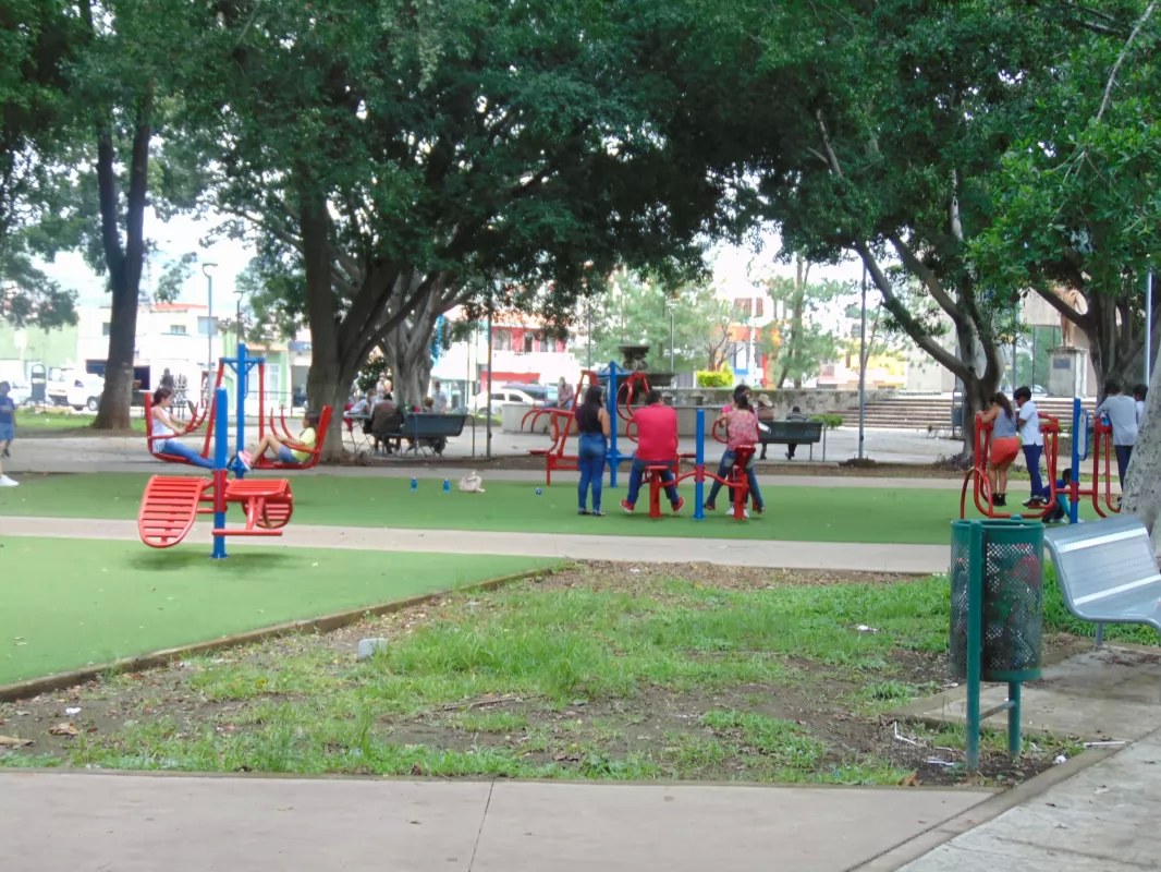 Ciudadanos se saltan las restricciones y acuden al Parque Juan Escutia