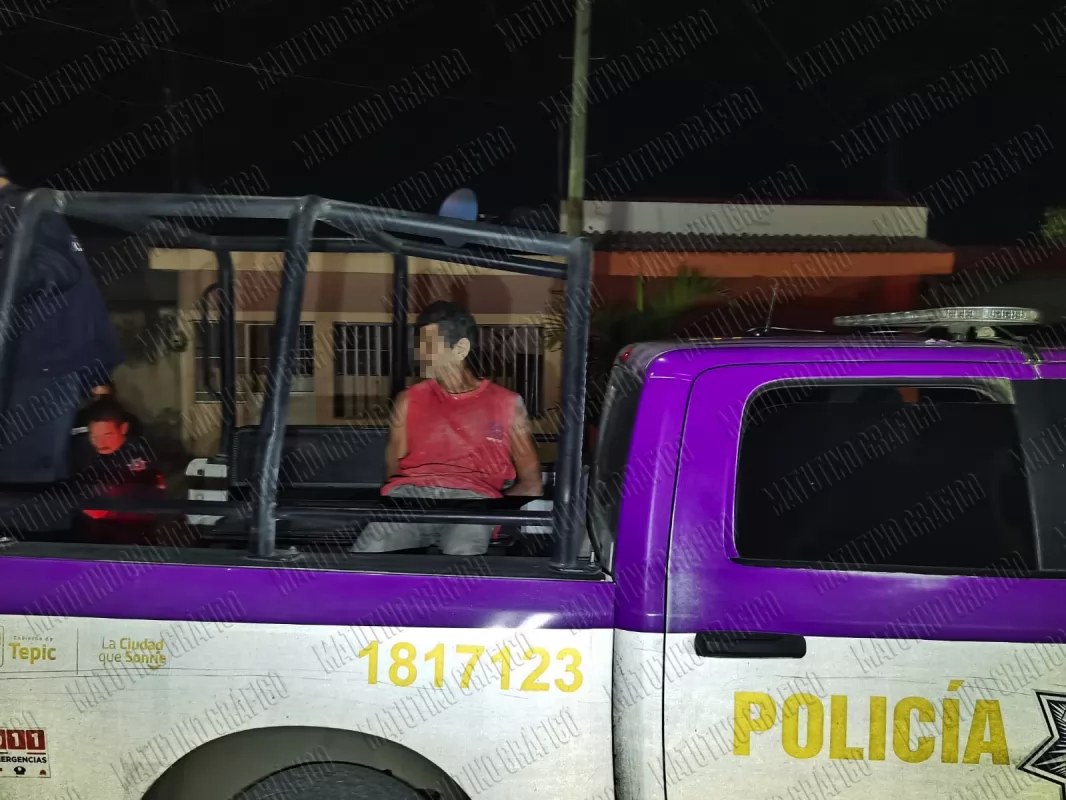 Lesionan a mujer policía con arma blanca