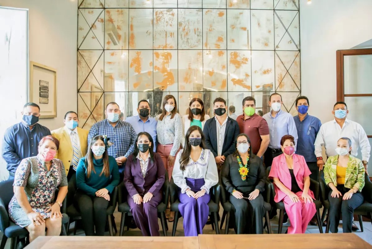 Reúne Geraldine Ponce al cabildo electo