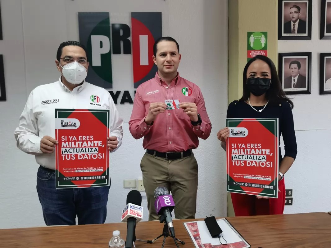 PRI presenta nueva credencial de afiliación