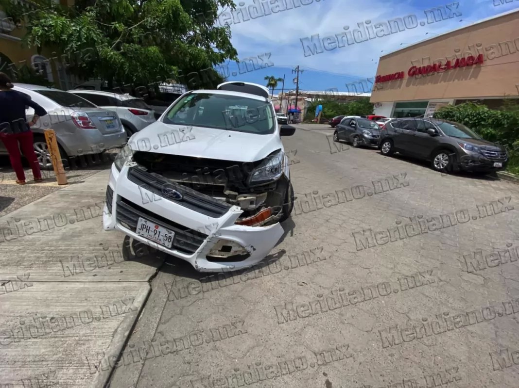 ¡chocó joven motociclista!