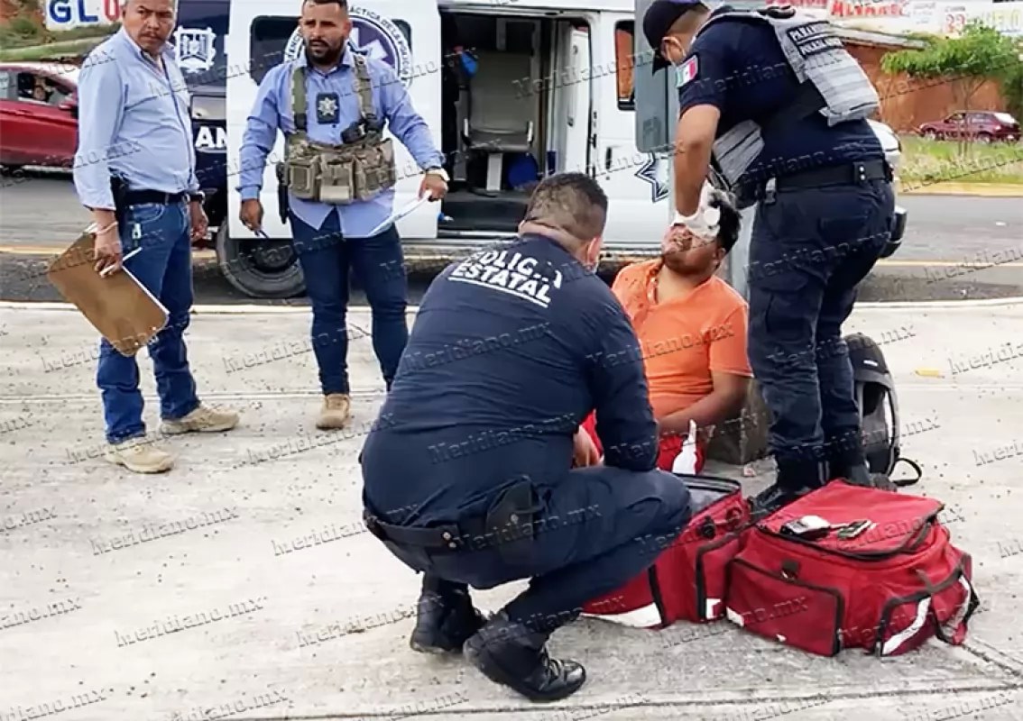 Derrapa motociclista en el crucero de Bellavista y Puga