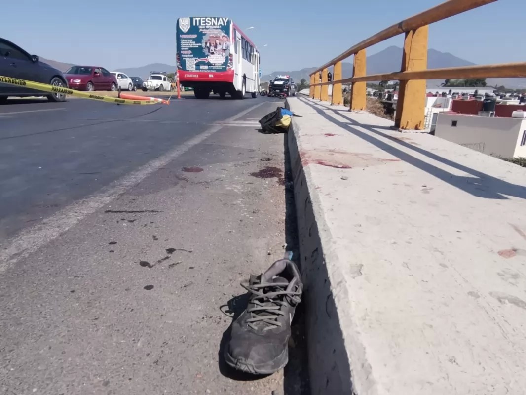 Camión urbano mata a motociclista
