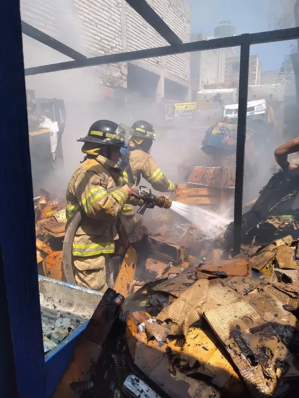 Corto circuito ocasiona incendio