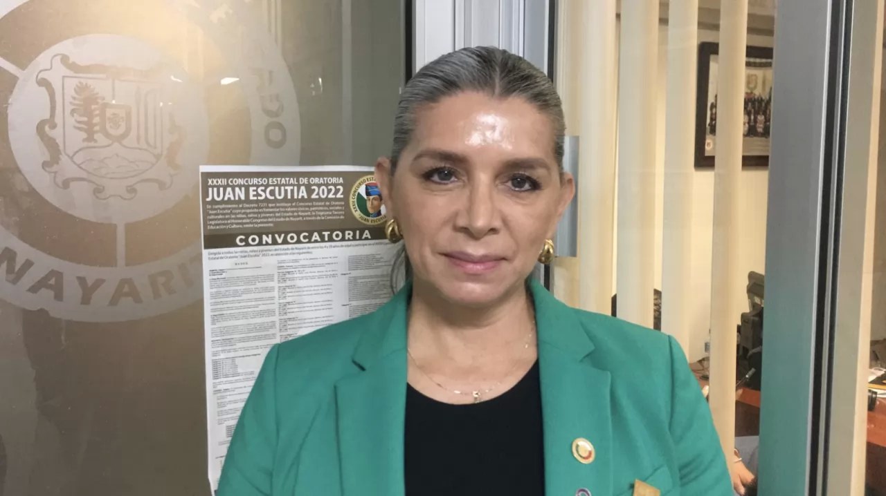 Padres de familia sontienen las escuelas