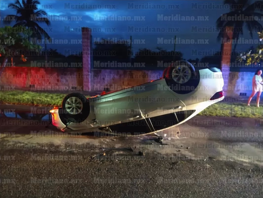 Acabó volcado tras evitar atropellar un mapache