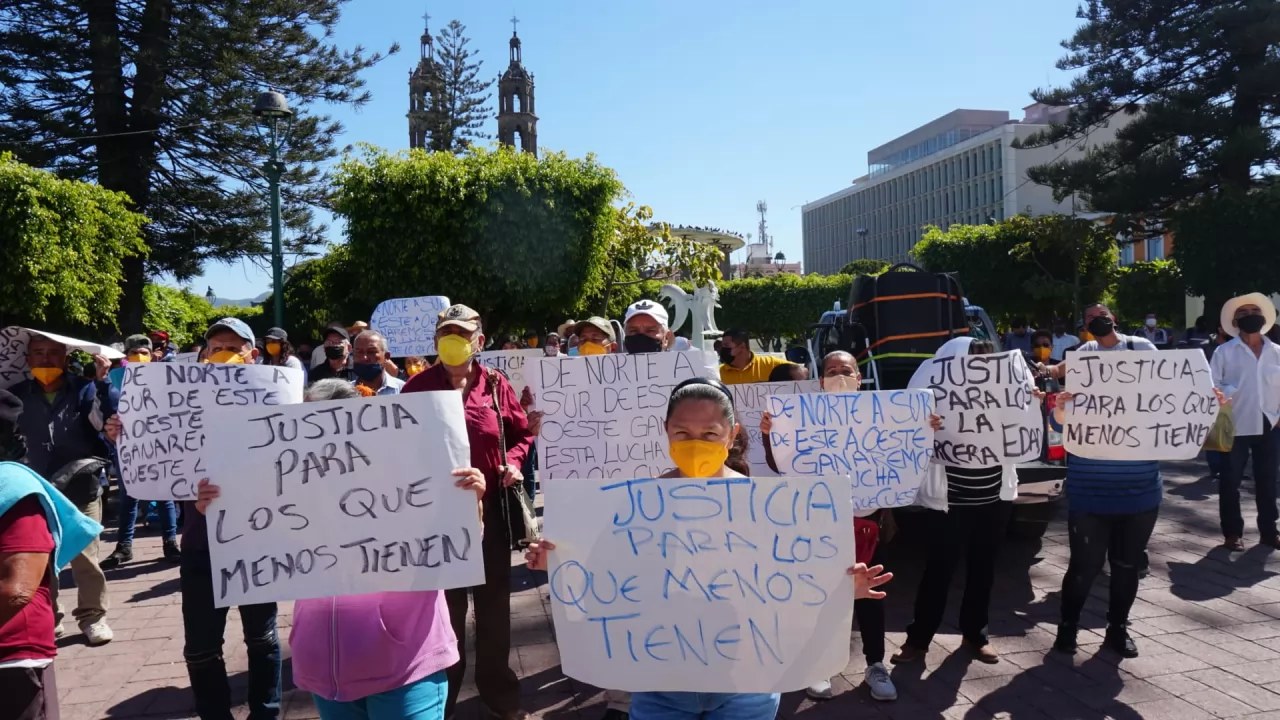 Tepicenses marchan para exigir sus derechos