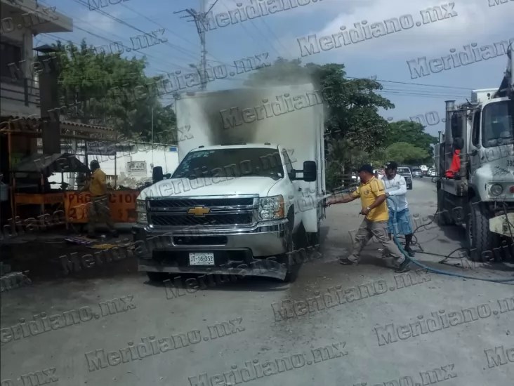 ¡se andaba quemando una troca ganadera!