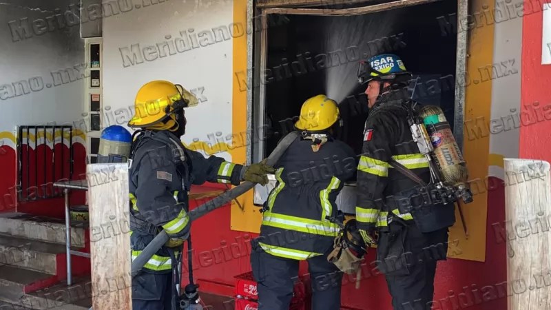 ¡taquería sufrió daños por 100 mil!