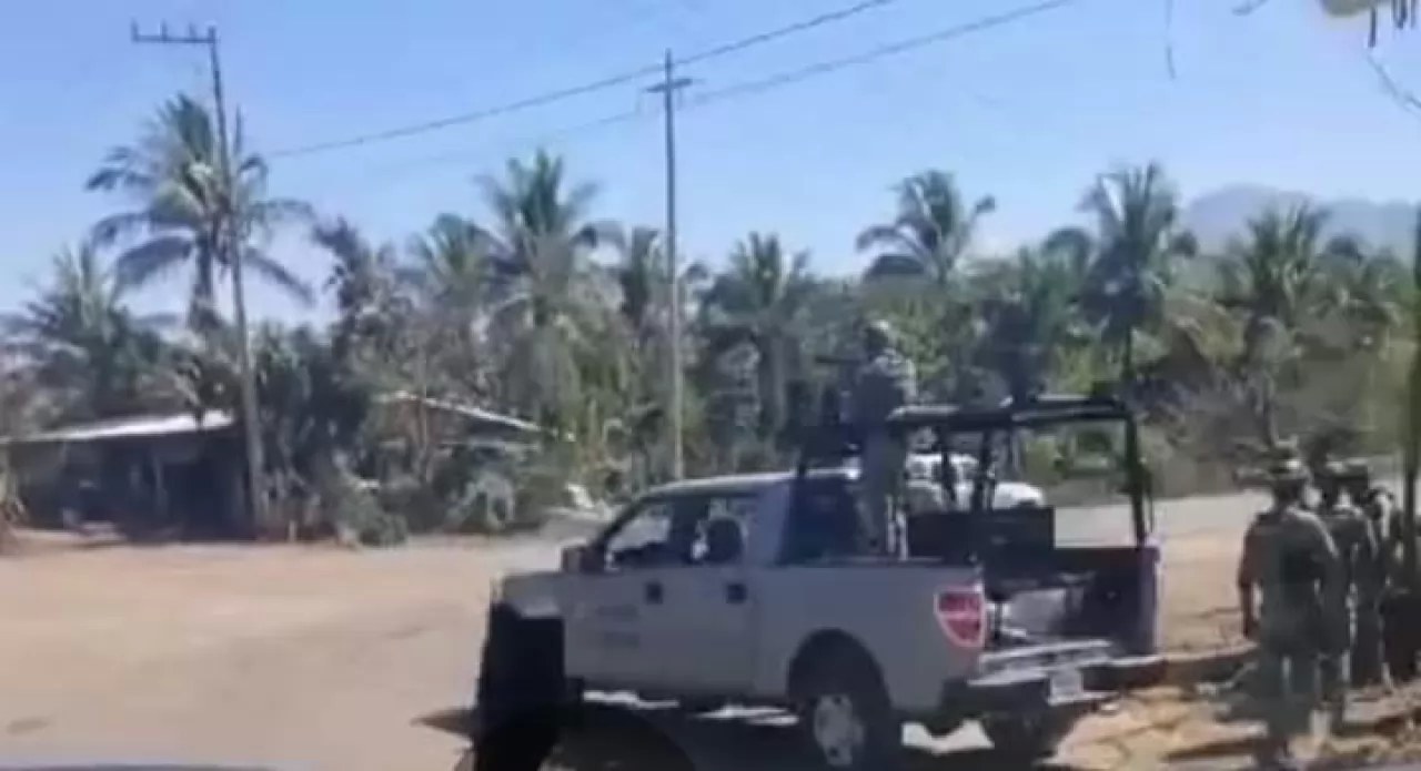 Se enfrentaron guardia nacional y civiles armados en la federal 200