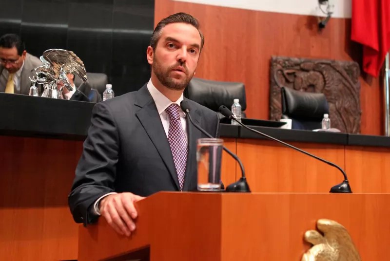 FGR acusa a ex Senador de delitos de asociación delictuosa y lavado de dinero