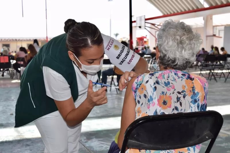 Vacunación de adultos mayores termina el 20 de abril