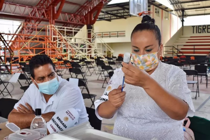 Personal educativo estará vacunado a más tardar el 10 de mayo en México