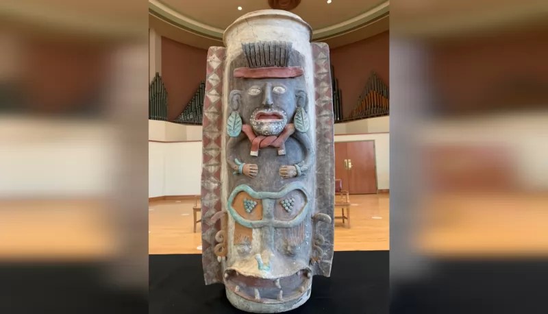 México recupera urna maya que se exhibía en Estados Unidos