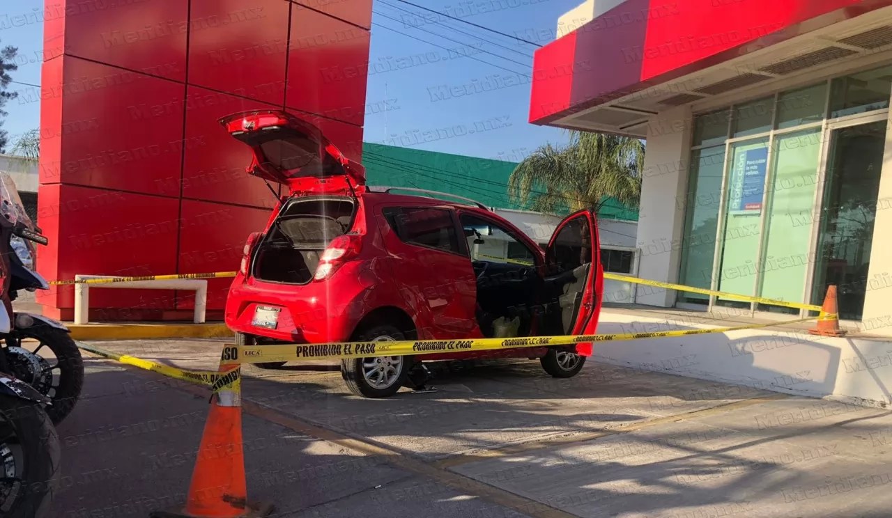 Le robaron 300 mil pesos afuera del banco