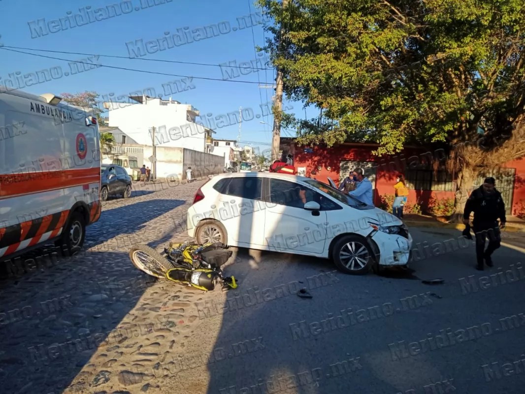 ¡chocó motociclista en el coapinole!
