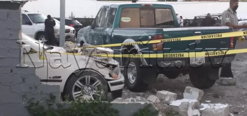 Conductor ebrio tumba barda e ingresa a las instalaciones de la Guardia Nacional en Tepic