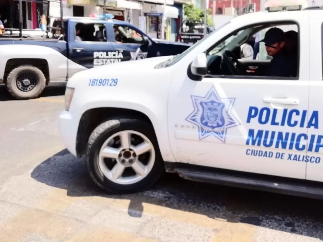 Exigen policías de Xalisco Seguro Social