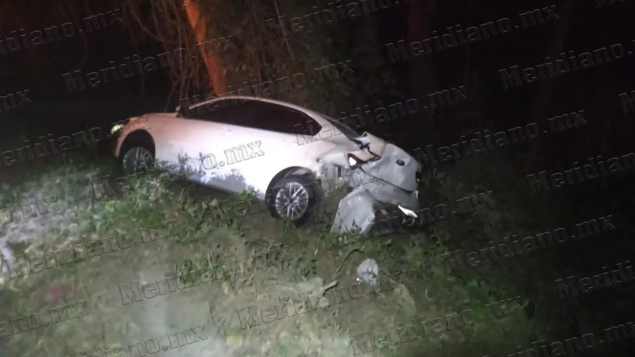 Policías chocaron contra un kia en la carretera 200