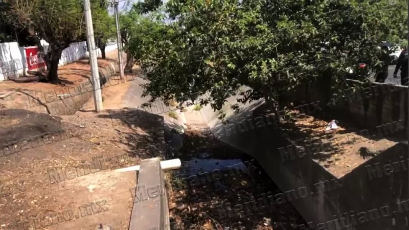 Rescatan adulto mayor del Canal de los Sabinos en Ciudad del Valle