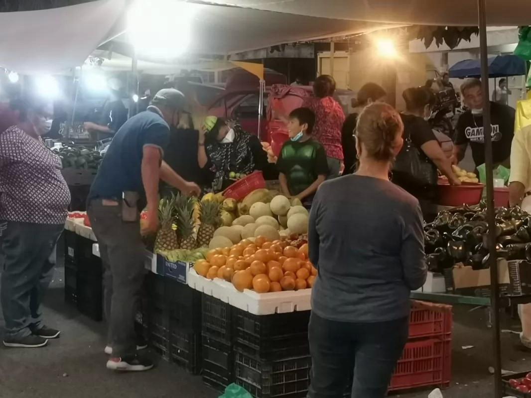 Incrementan tianguistas de La Cantera su economía