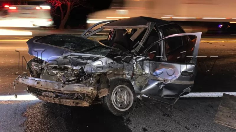 Dos vehículos chocan de frente en la autopista Tepic-Mazatlán