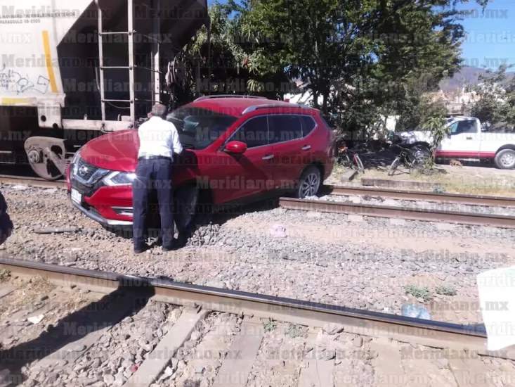 A don Salvador se lo llevó el tren en la avenida Principal