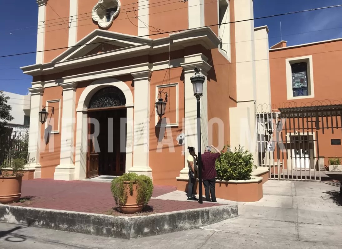 Ni la iglesa respetan
