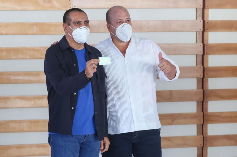 Aplaude Dávalos Reconocimiento al Esfuerzo de Taxistas Vallartenses