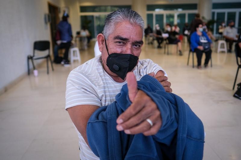 Aplican 37.2 de las Vacunas Contra Covid-19 en el Primer día de Inmunización a Adultos Mayores