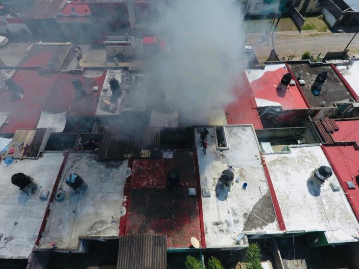 Tepic. Arde casa en Vistas de la Cantera