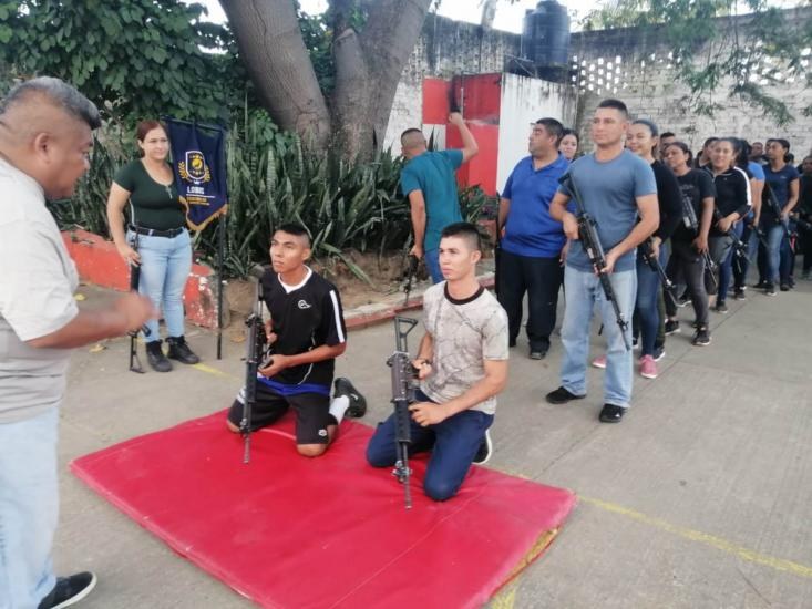 Imparten Conocimientos Sobre las Armas de Cargo