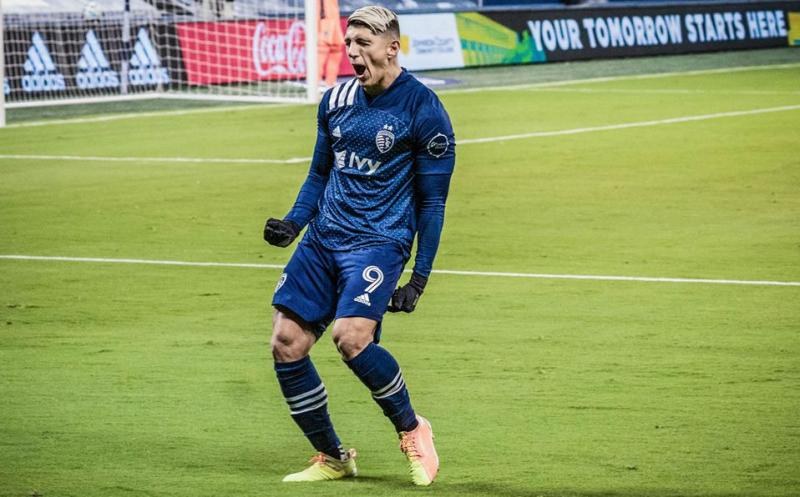 Hombre gol: Pulido anotó en el triunfo de Sporting Kansas City