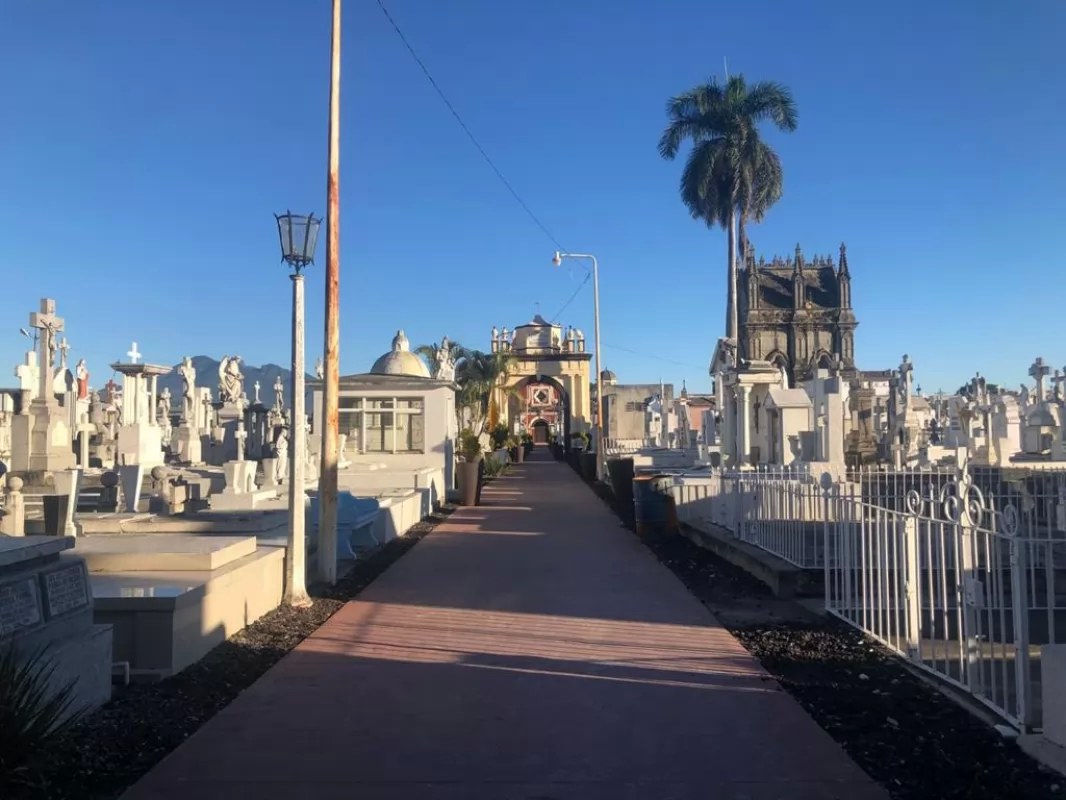 Llenos los panteones de Tepic