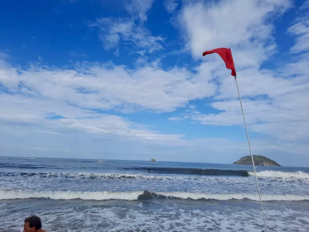 Cierran playa guayabitos
