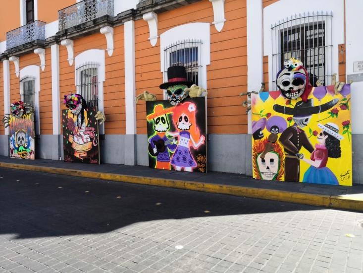 \"Calaveras y Murales\" mantienen viva la tradición del Día de Muertos en Tepic