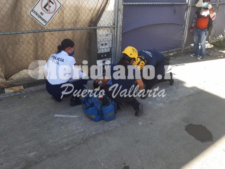 Fue auxiliado por paramédicos… ¡atropellado en mezcales!